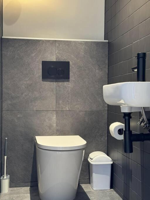 Apartmán Black-Luxe Living In The Heart Of City Christchurch Exteriér fotografie