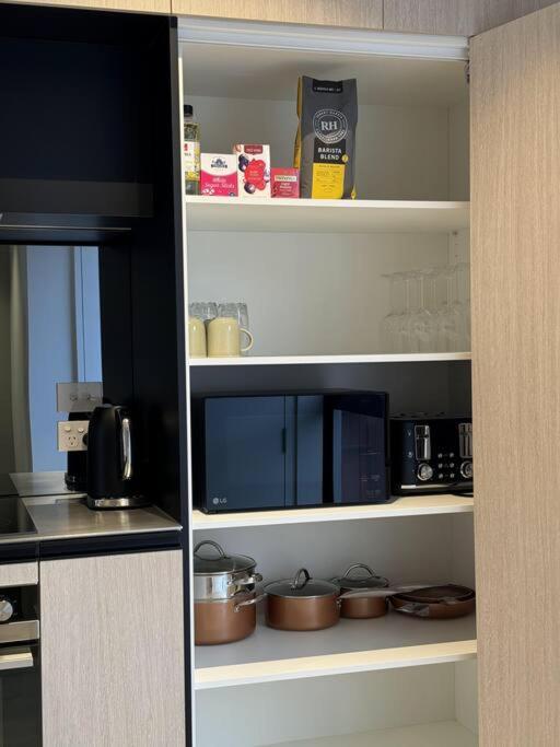 Apartmán Black-Luxe Living In The Heart Of City Christchurch Exteriér fotografie